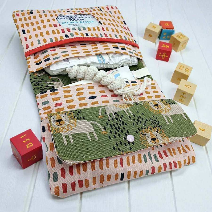 Schnittmuster Wickeltasche + Wickelunterlage Mia Schnittmuster Wickeltasche Mia innen mit Gummiverschluss